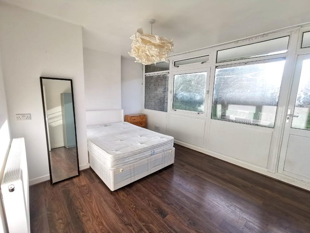 Chapman Street, London, E1 2NN