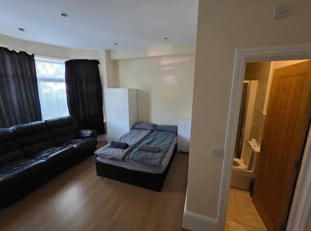 Bradford Road, London, IG1 4AR